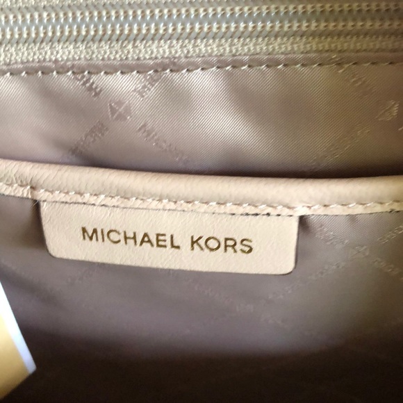 Michael Kors Abbey MD Backpack Leather 5384 - Picture 9 of 10
